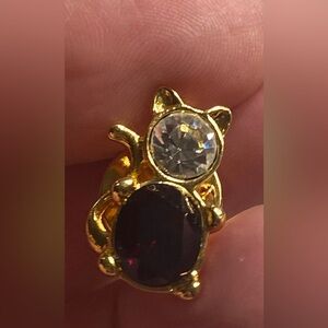 Cat Pin Brooch Faux Garnet or Ruby cat Lapel Collectible 3/4"